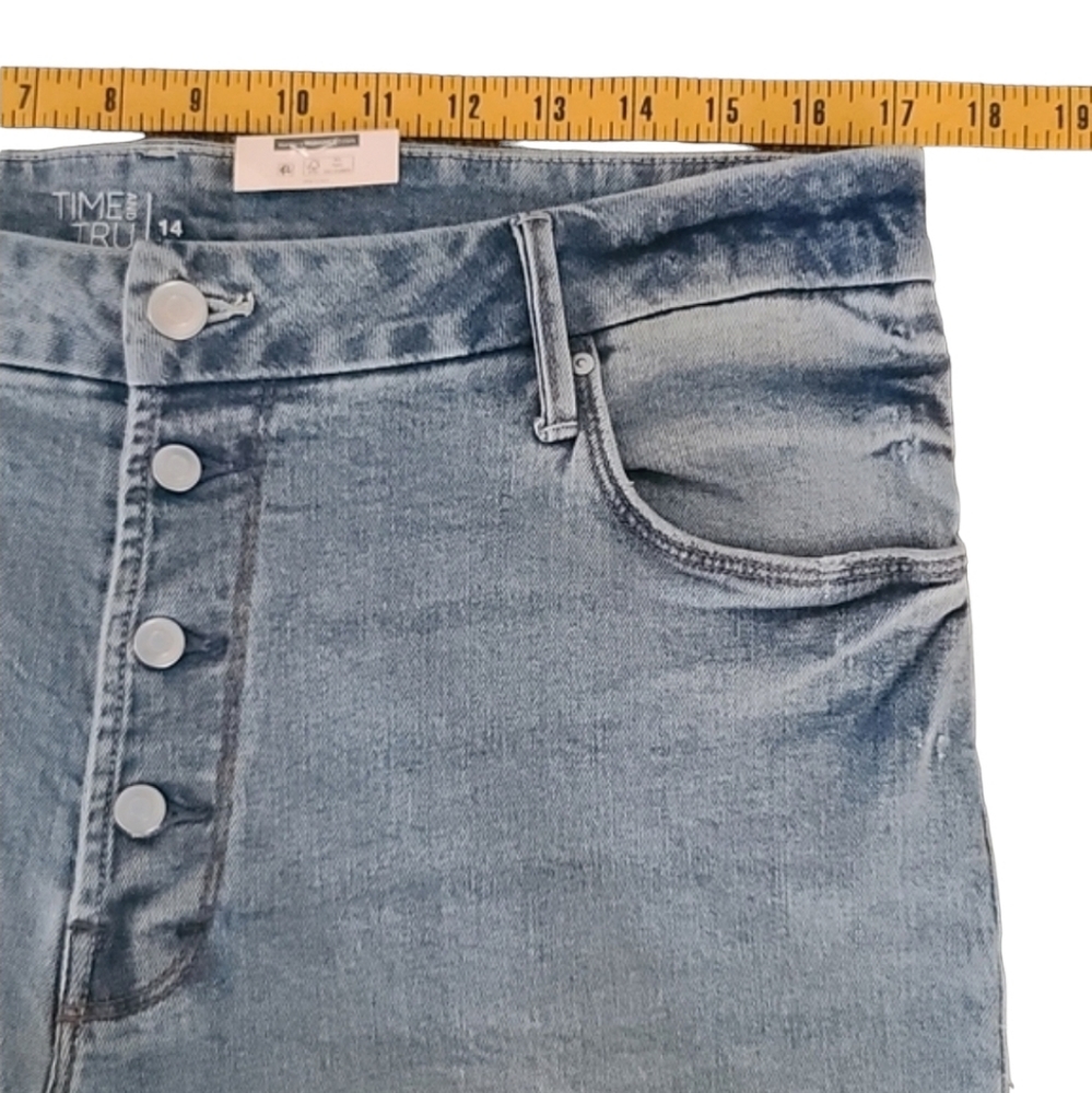 TIME AND TRU High Waisted Wide Leg Jeans 14  Button Up Stretch Raw Hem Cropped - Picture 8 of 16